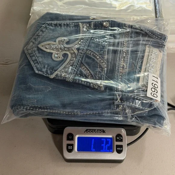 Rock Revival Darcey C204 Distressed Crop Jeans Medium Wash Sequin Size 26 - Picture 14 of 14